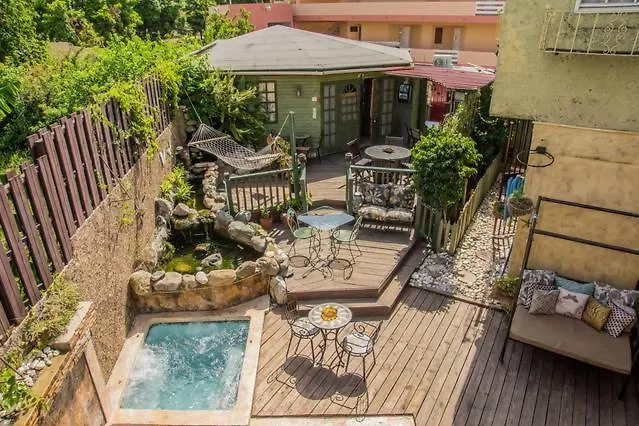 Apartment One32 Guesthouse Bejeweled Kingston
