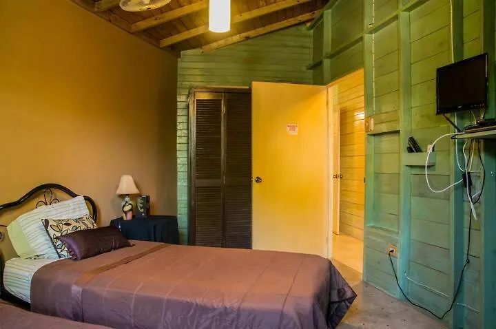 One32 Guesthouse Bejeweled Kingston 0*,  Jamaica