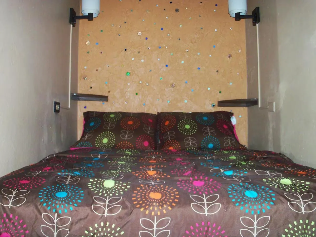 Apartment One32 Guesthouse Bejeweled Kingston