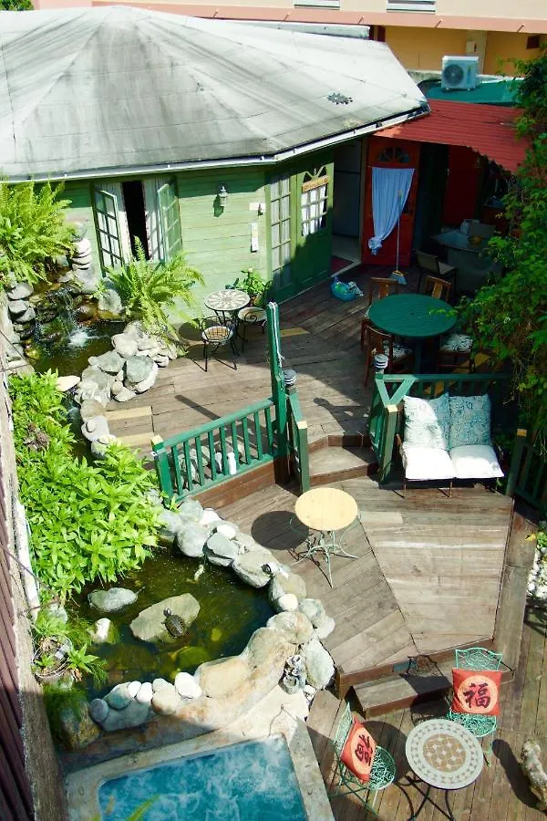One32 Guesthouse Bejeweled Kingston Apartment