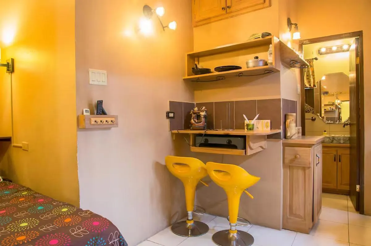 One32 Guesthouse Bejeweled Kingston